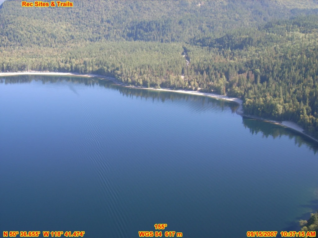 Photo: Recreation Sites and Trails BC. © Province of British Columbia, licensed under the Open Government Licence – British Columbia. Cottonwood Beach, photo 7