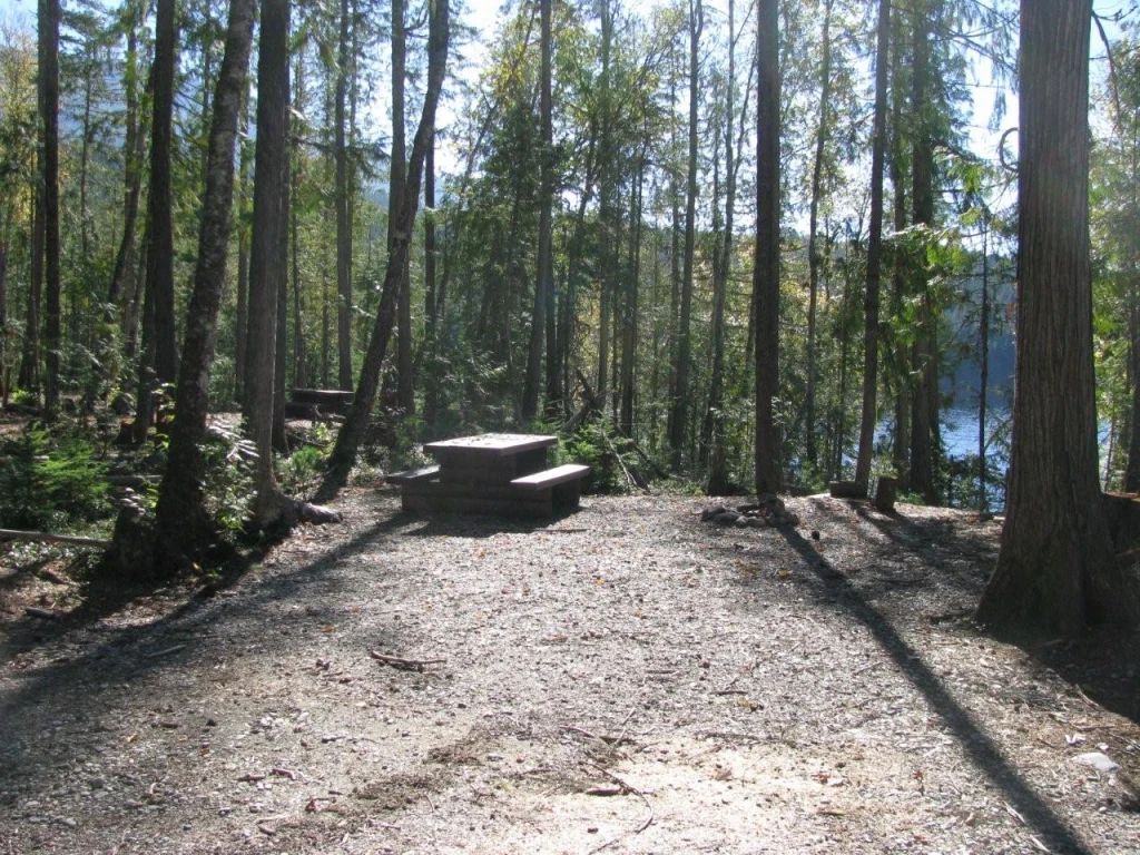 Photo: Recreation Sites and Trails BC. © Province of British Columbia, licensed under the Open Government Licence – British Columbia. Cottonwood Beach, photo 4