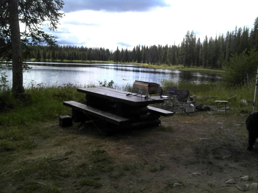 Photo: Recreation Sites and Trails BC. © Province of British Columbia, licensed under the Open Government Licence – British Columbia. Specs Lakes, photo 2