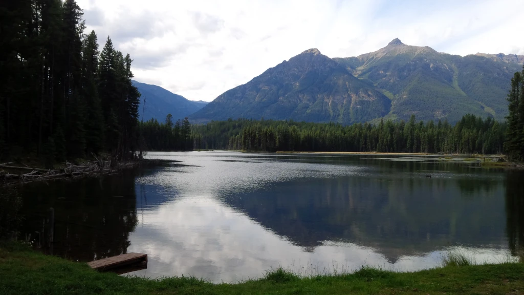 Photo: Recreation Sites and Trails BC. © Province of British Columbia, licensed under the Open Government Licence – British Columbia. Twin (Fish) Lakes, photo 6