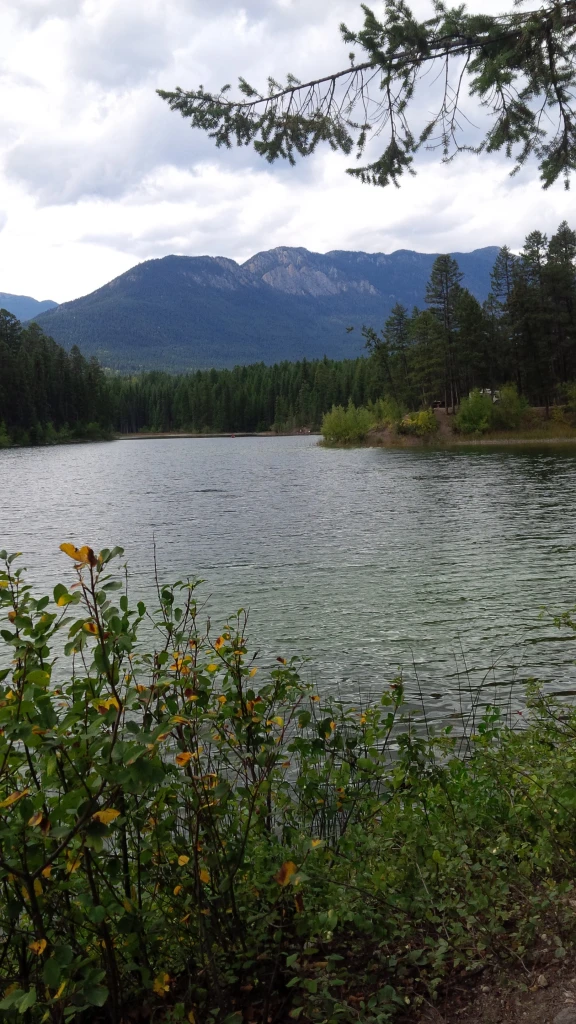 Photo: Recreation Sites and Trails BC. © Province of British Columbia, licensed under the Open Government Licence – British Columbia. Twin (Fish) Lakes, photo 3