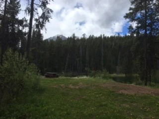 Photo: Recreation Sites and Trails BC. © Province of British Columbia, licensed under the Open Government Licence – British Columbia. Twin (Fish) Lakes, photo 4