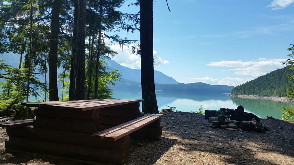 Photo: Recreation Sites and Trails BC. © Province of British Columbia, licensed under the Open Government Licence – British Columbia. Hadow Creek, photo 7