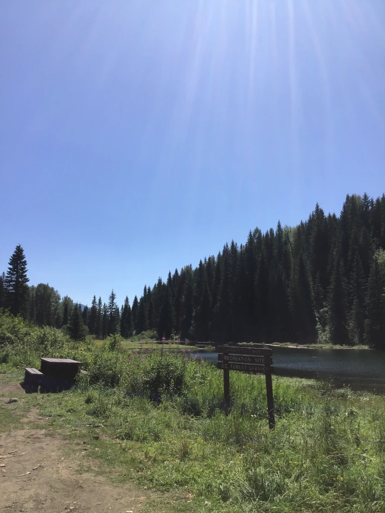Photo: Recreation Sites and Trails BC. © Province of British Columbia, licensed under the Open Government Licence – British Columbia. Hartley Lake, photo 2