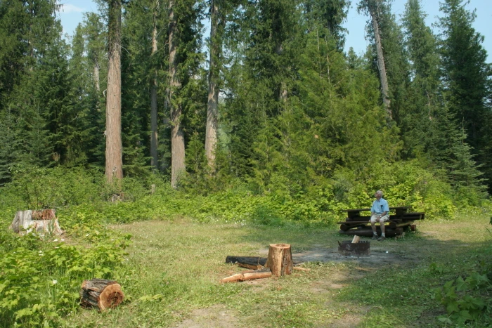 Photo: Recreation Sites and Trails BC. © Province of British Columbia, licensed under the Open Government Licence – British Columbia. Help Lake