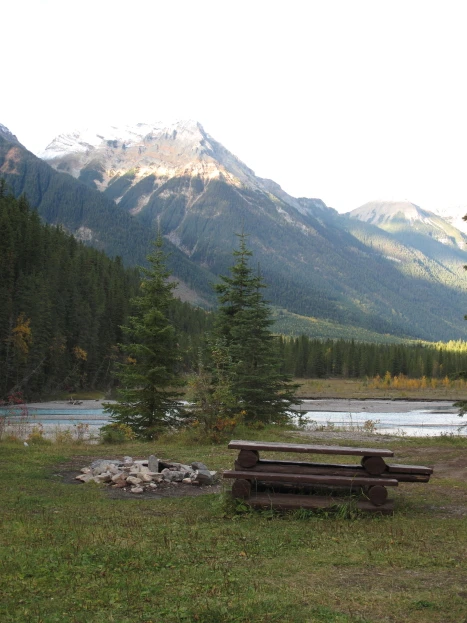 Photo: Recreation Sites and Trails BC. © Province of British Columbia, licensed under the Open Government Licence – British Columbia. Split Creek, photo 5
