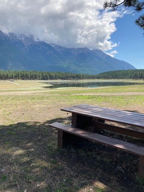 Photo: Recreation Sites and Trails BC. © Province of British Columbia, licensed under the Open Government Licence – British Columbia. Horseshoe Lake