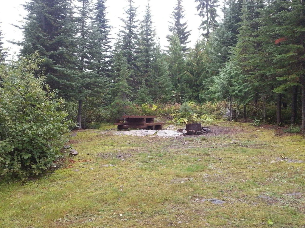 Photo: Recreation Sites and Trails BC. © Province of British Columbia, licensed under the Open Government Licence – British Columbia. Milford Lake, photo 7