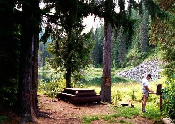 Photo: Recreation Sites and Trails BC. © Province of British Columbia, licensed under the Open Government Licence – British Columbia. Sasquatch Lake, photo 2