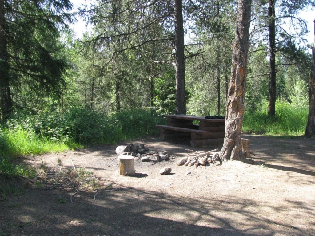 Photo: Recreation Sites and Trails BC. © Province of British Columbia, licensed under the Open Government Licence – British Columbia. Granby-Burrell Ck, photo 3
