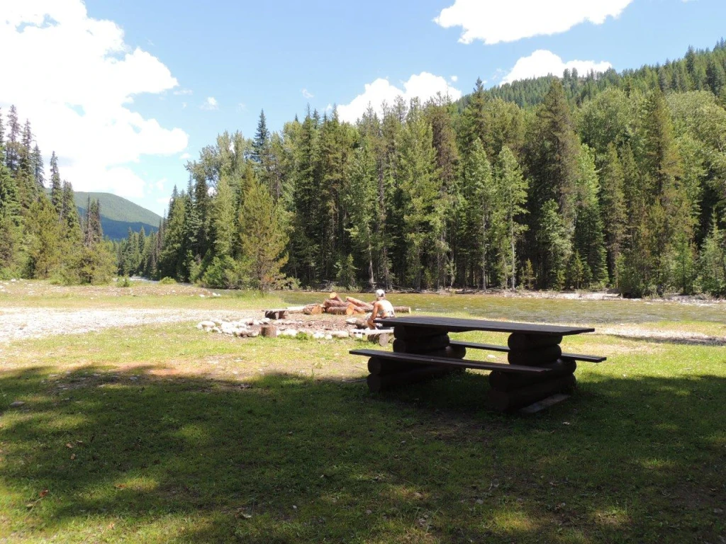 Photo: Recreation Sites and Trails BC. © Province of British Columbia, licensed under the Open Government Licence – British Columbia. Howe Creek, photo 5