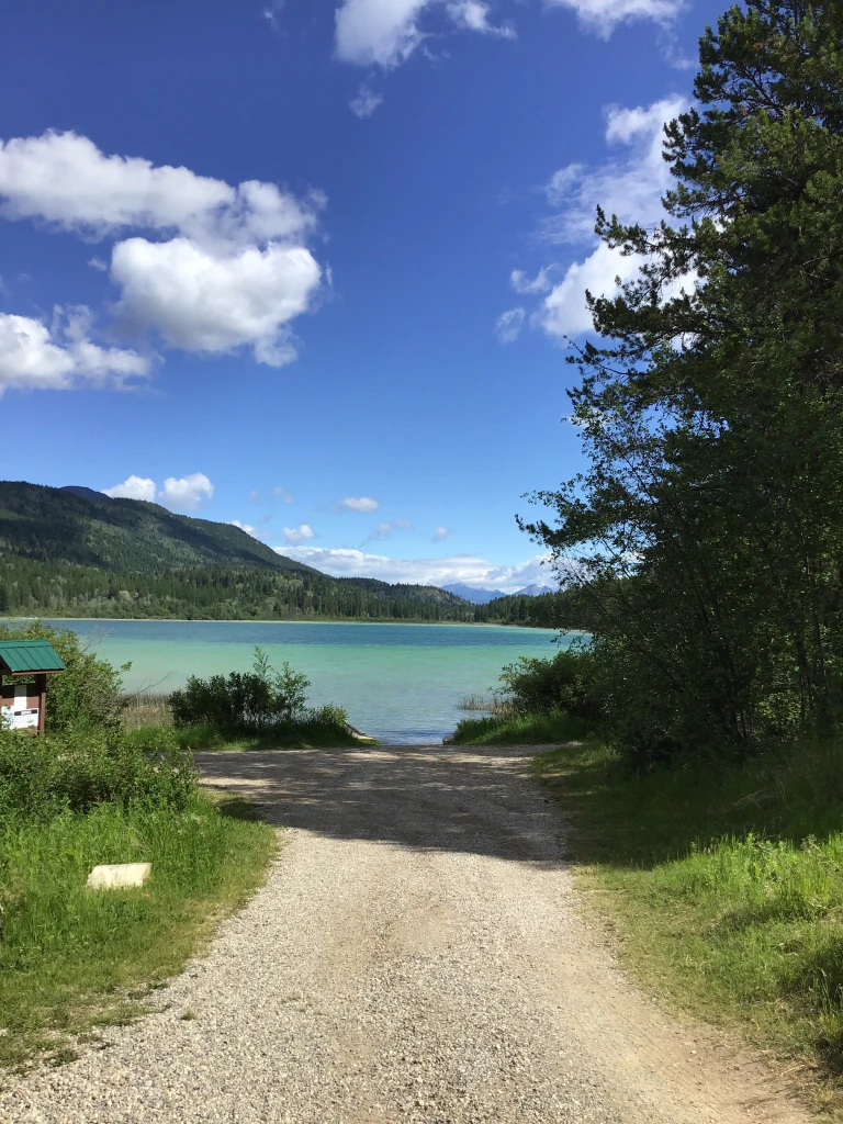 Photo: Recreation Sites and Trails BC. © Province of British Columbia, licensed under the Open Government Licence – British Columbia. Tamarack Lake