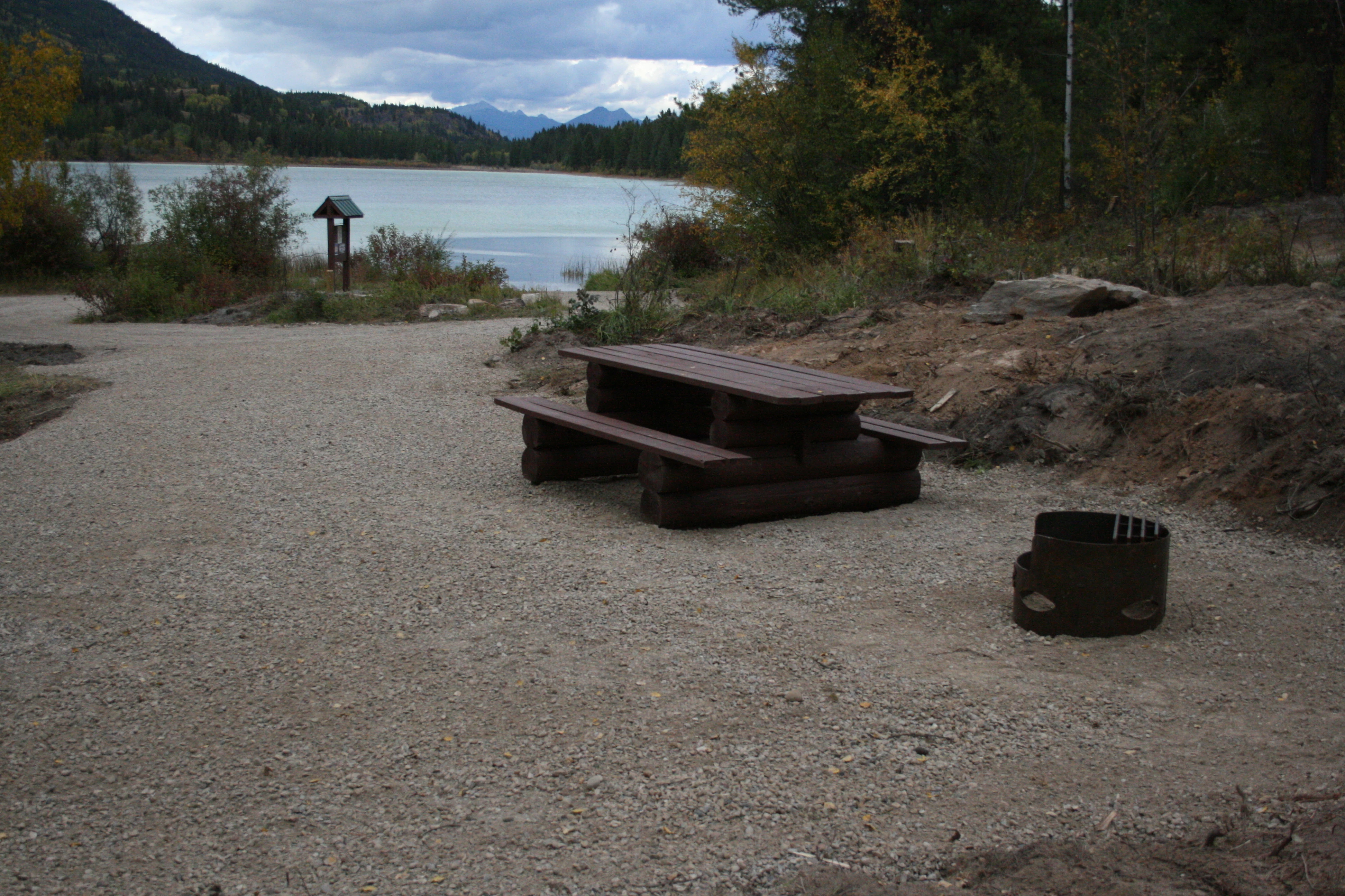 Photo: Recreation Sites and Trails BC. © Province of British Columbia, licensed under the Open Government Licence – British Columbia. Tamarack Lake, photo 2