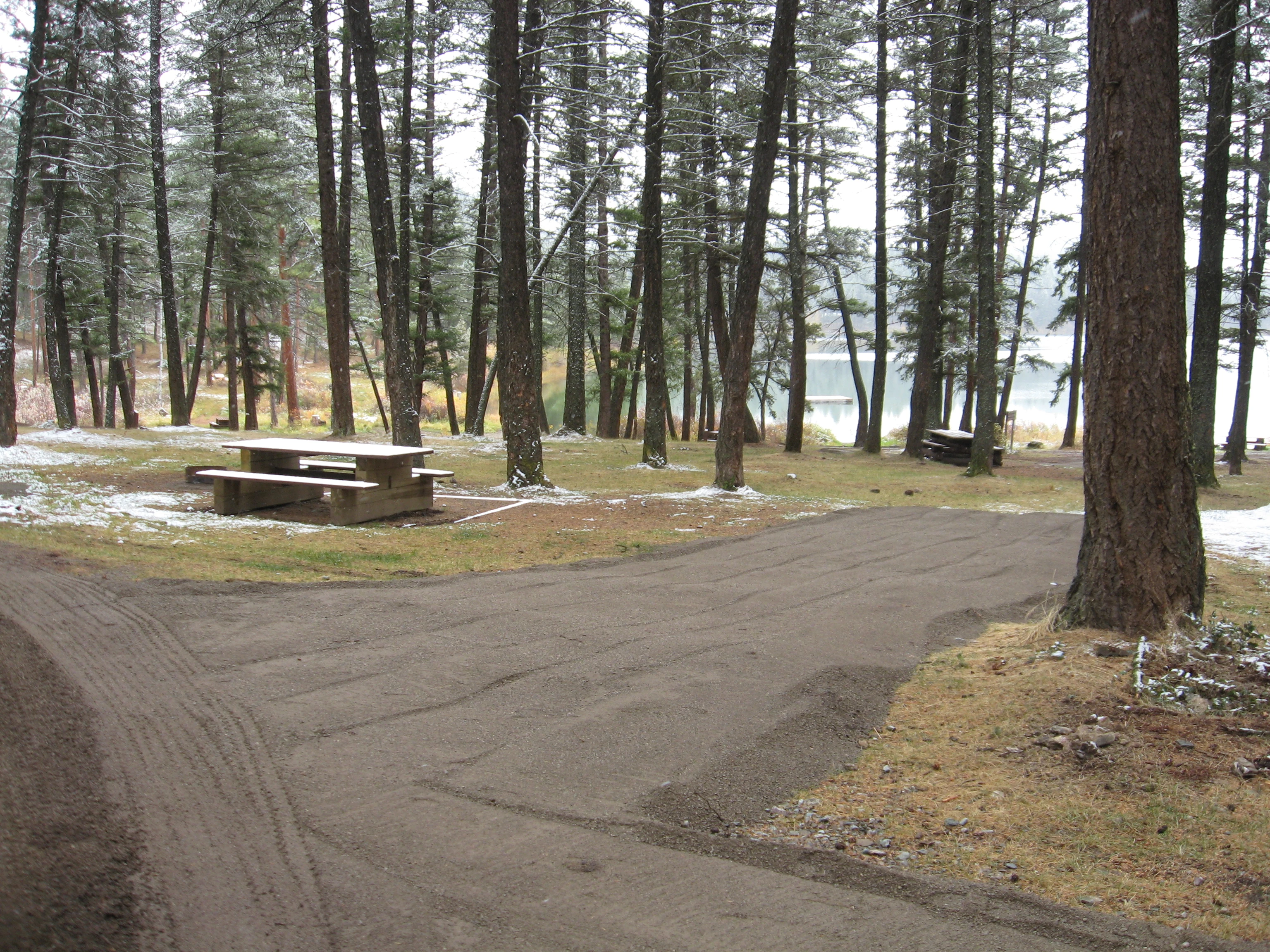Photo: Recreation Sites and Trails BC. © Province of British Columbia, licensed under the Open Government Licence – British Columbia. Loon Lake, photo 2