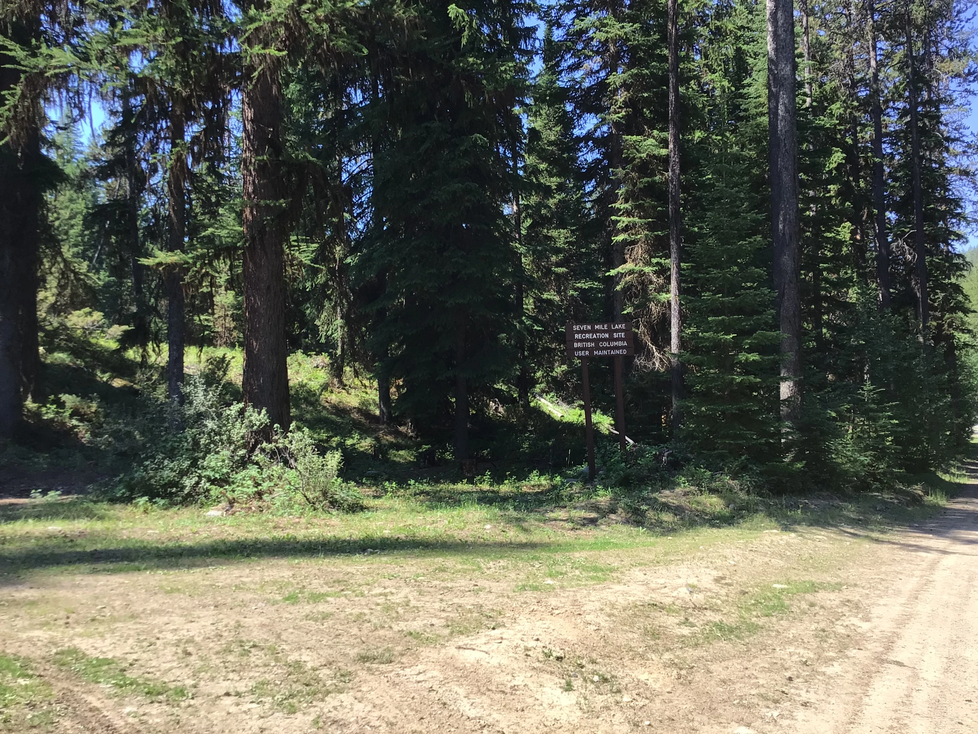 Photo: Recreation Sites and Trails BC. © Province of British Columbia, licensed under the Open Government Licence – British Columbia. 7 Mile Lake, photo 4