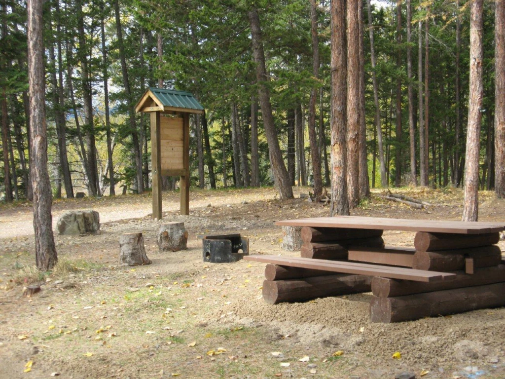 Photo: Recreation Sites and Trails BC. © Province of British Columbia, licensed under the Open Government Licence – British Columbia. Cherry Lake, photo 3