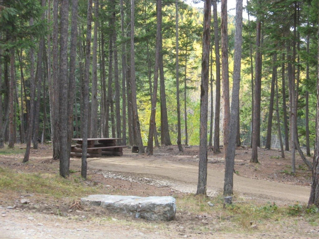 Photo: Recreation Sites and Trails BC. © Province of British Columbia, licensed under the Open Government Licence – British Columbia. Cherry Lake