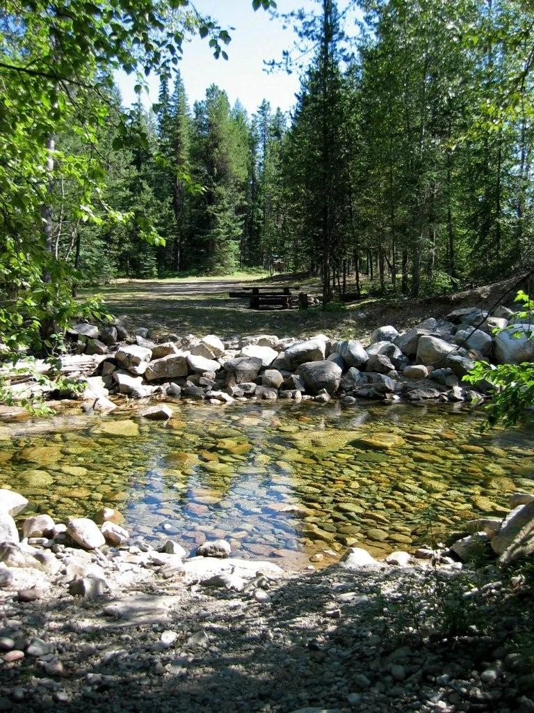Photo: Recreation Sites and Trails BC. © Province of British Columbia, licensed under the Open Government Licence – British Columbia. Damfino Creek, photo 2