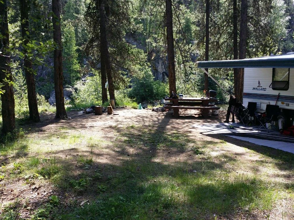 Photo: Recreation Sites and Trails BC. © Province of British Columbia, licensed under the Open Government Licence – British Columbia. Kettle River Xing, photo 3