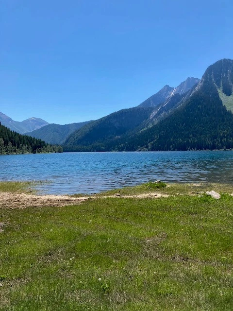 Photo: Recreation Sites and Trails BC. © Province of British Columbia, licensed under the Open Government Licence – British Columbia. Summer Lake