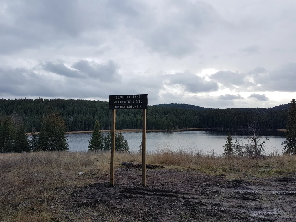 Photo: Recreation Sites and Trails BC. © Province of British Columbia, licensed under the Open Government Licence – British Columbia. Beautiful Lake, photo 5