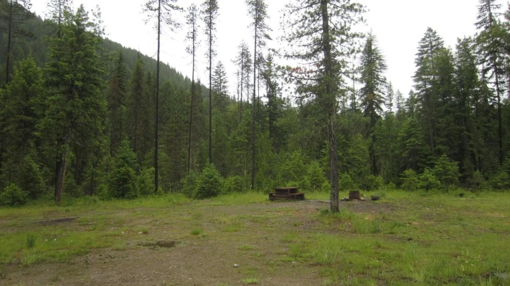 Photo: Recreation Sites and Trails BC. © Province of British Columbia, licensed under the Open Government Licence – British Columbia. Goat River Canyon, photo 2