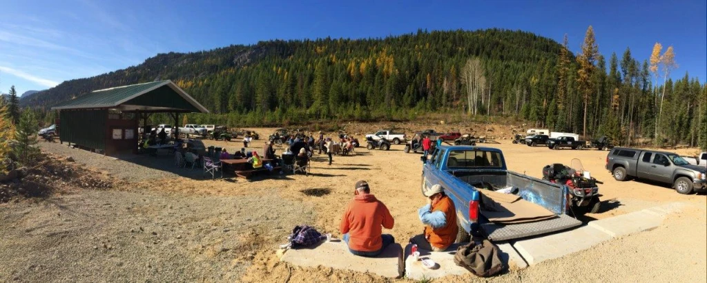 Photo: Recreation Sites and Trails BC. © Province of British Columbia, licensed under the Open Government Licence – British Columbia. Bluejoint Creek, photo 8