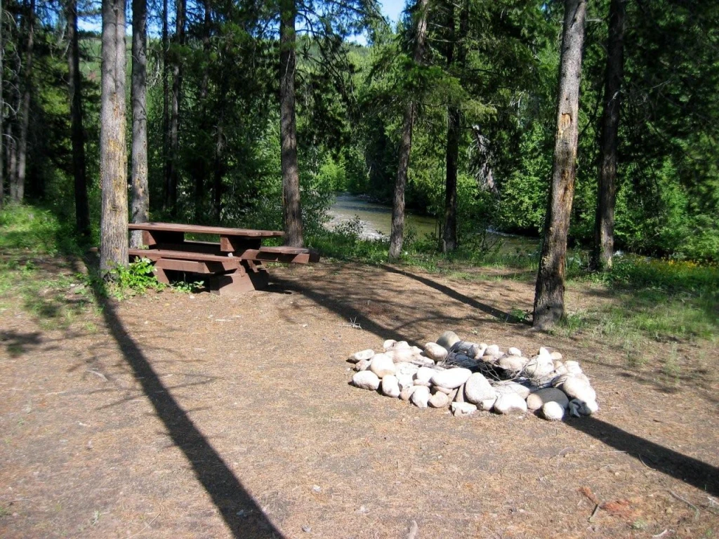 Photo: Recreation Sites and Trails BC. © Province of British Columbia, licensed under the Open Government Licence – British Columbia. St Anne'S Meadow, photo 2