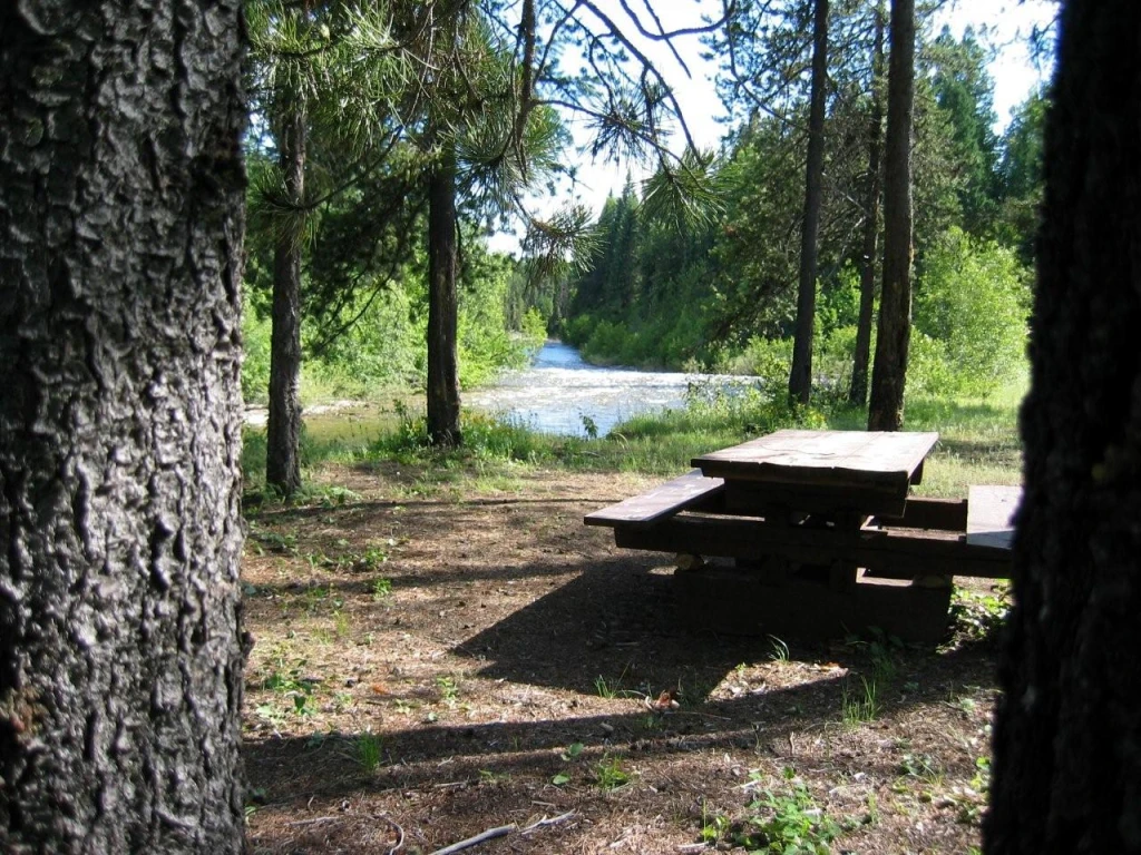 Photo: Recreation Sites and Trails BC. © Province of British Columbia, licensed under the Open Government Licence – British Columbia. St Anne'S Meadow