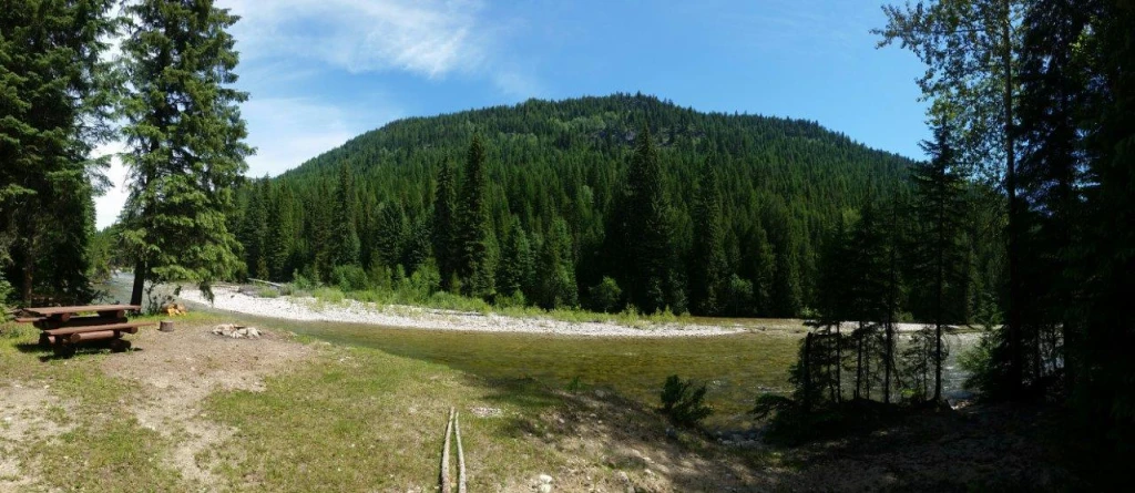 Photo: Recreation Sites and Trails BC. © Province of British Columbia, licensed under the Open Government Licence – British Columbia. Eight Mile Flats, photo 3