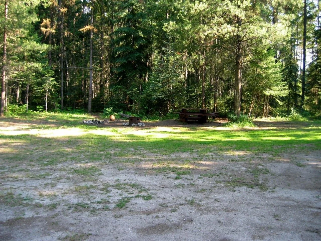 Photo: Recreation Sites and Trails BC. © Province of British Columbia, licensed under the Open Government Licence – British Columbia. Canyon Flats, photo 7