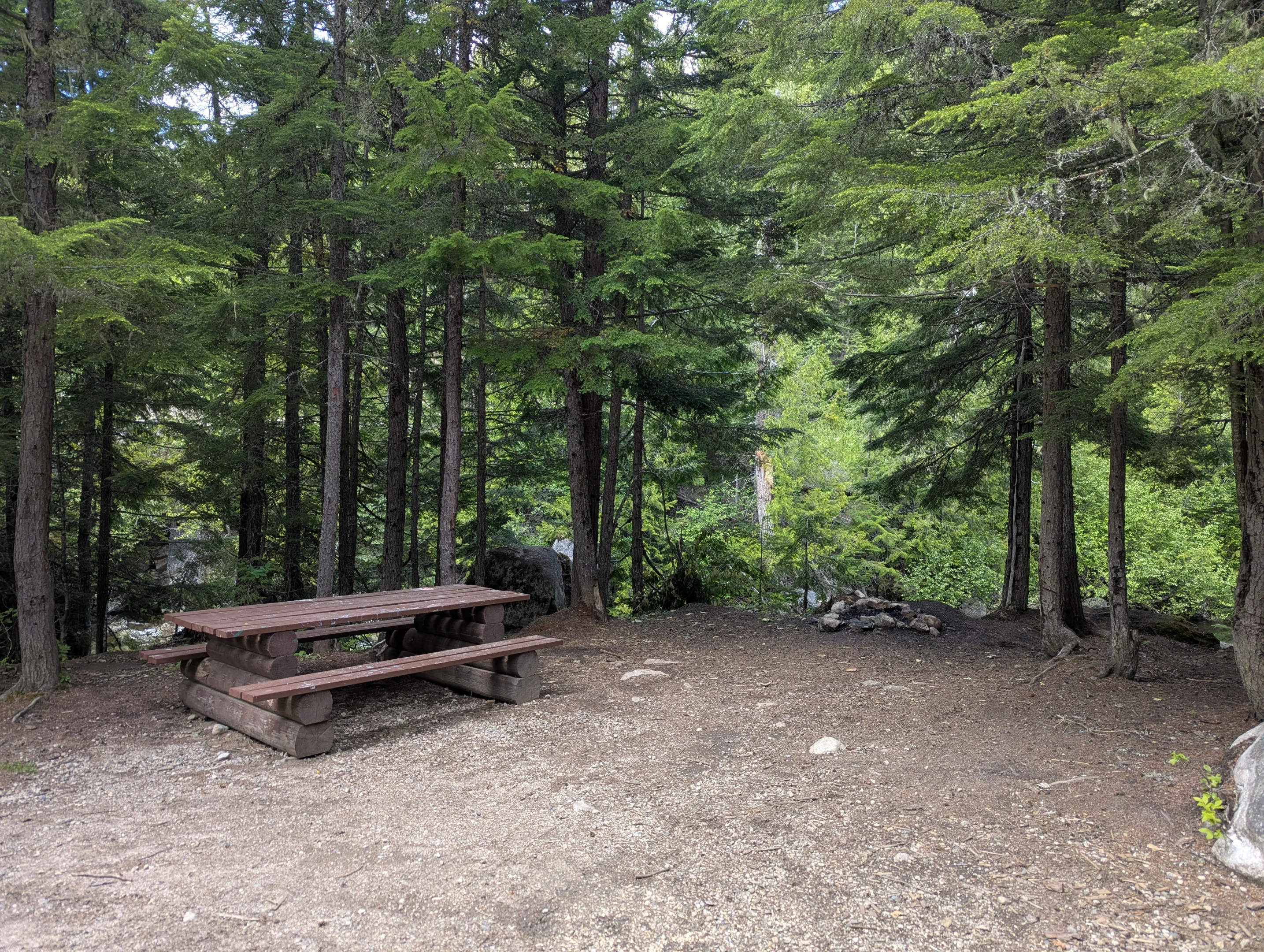 Photo: Recreation Sites and Trails BC. © Province of British Columbia, licensed under the Open Government Licence – British Columbia. Grizzly Creek, photo 7