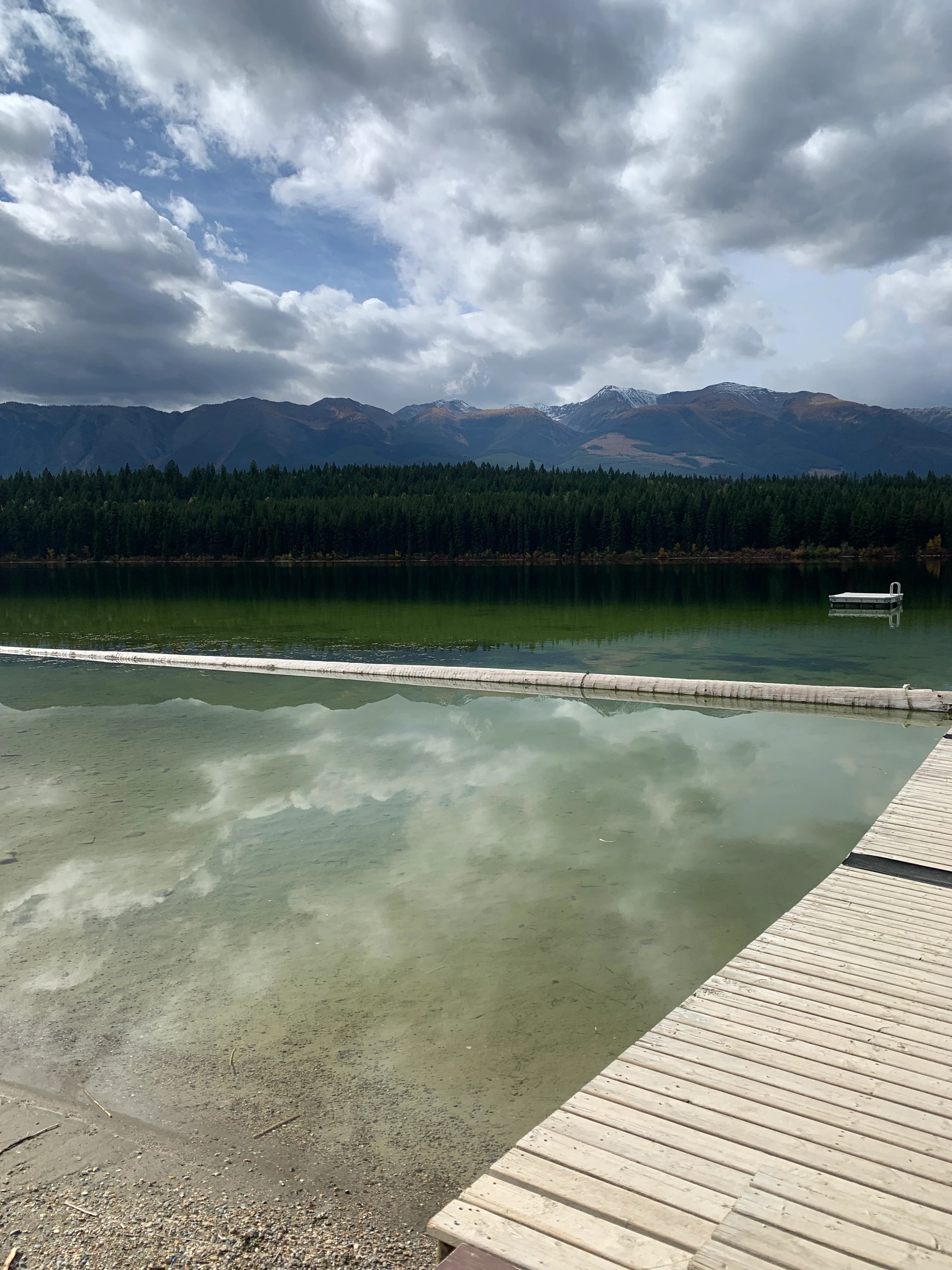 Photo: Recreation Sites and Trails BC. © Province of British Columbia, licensed under the Open Government Licence – British Columbia. Mitten Lake, photo 2