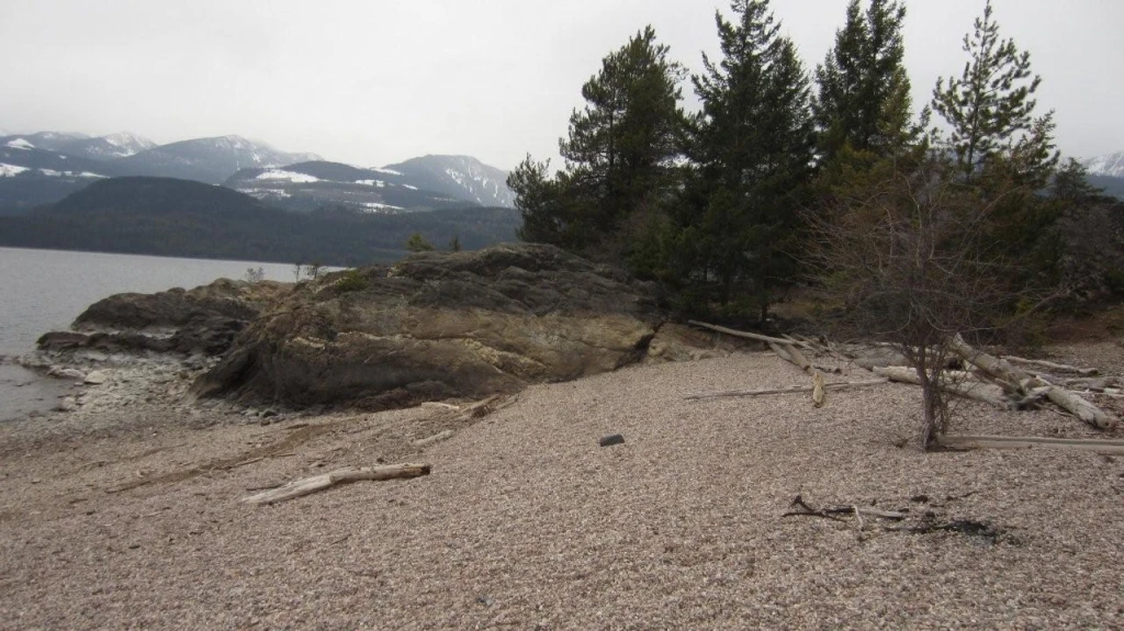 Photo: Recreation Sites and Trails BC. © Province of British Columbia, licensed under the Open Government Licence – British Columbia. Pebble Beach, photo 7