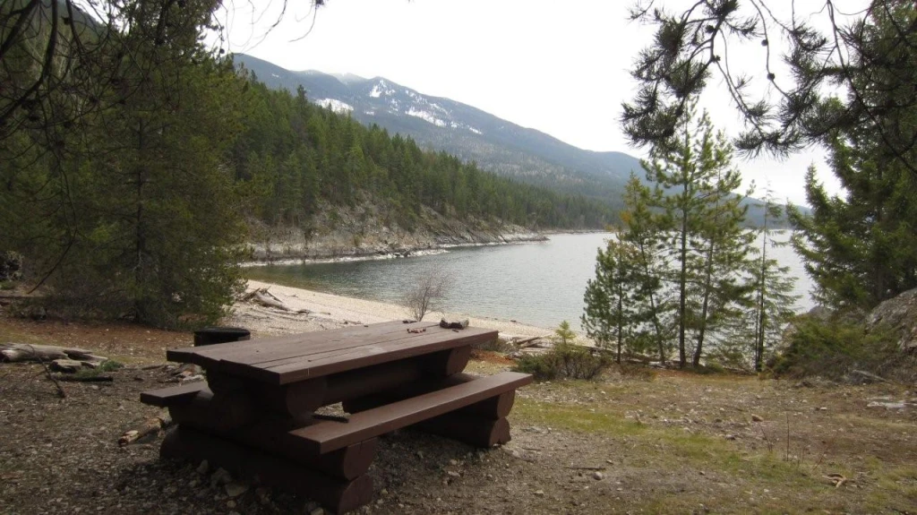 Photo: Recreation Sites and Trails BC. © Province of British Columbia, licensed under the Open Government Licence – British Columbia. Pebble Beach, photo 2