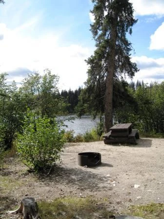 Photo: Recreation Sites and Trails BC. © Province of British Columbia, licensed under the Open Government Licence – British Columbia. Hammer Lake North