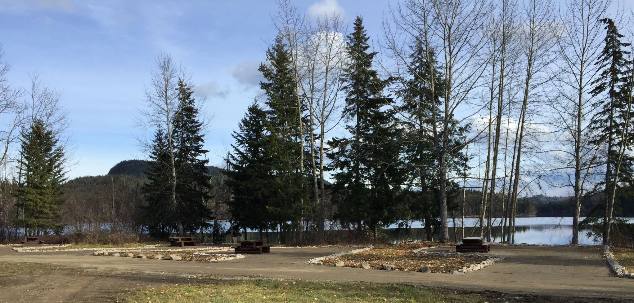 Photo: Recreation Sites and Trails BC. © Province of British Columbia, licensed under the Open Government Licence – British Columbia. Howard Lake, photo 5