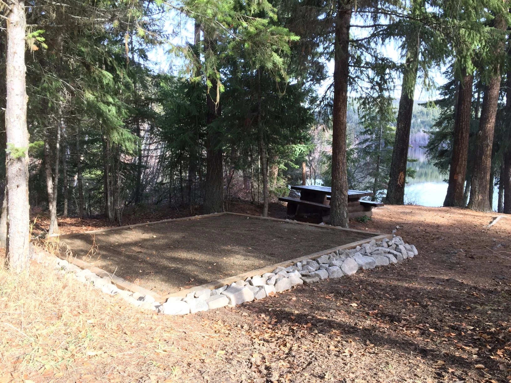 Photo: Recreation Sites and Trails BC. © Province of British Columbia, licensed under the Open Government Licence – British Columbia. Howard Lake, photo 4