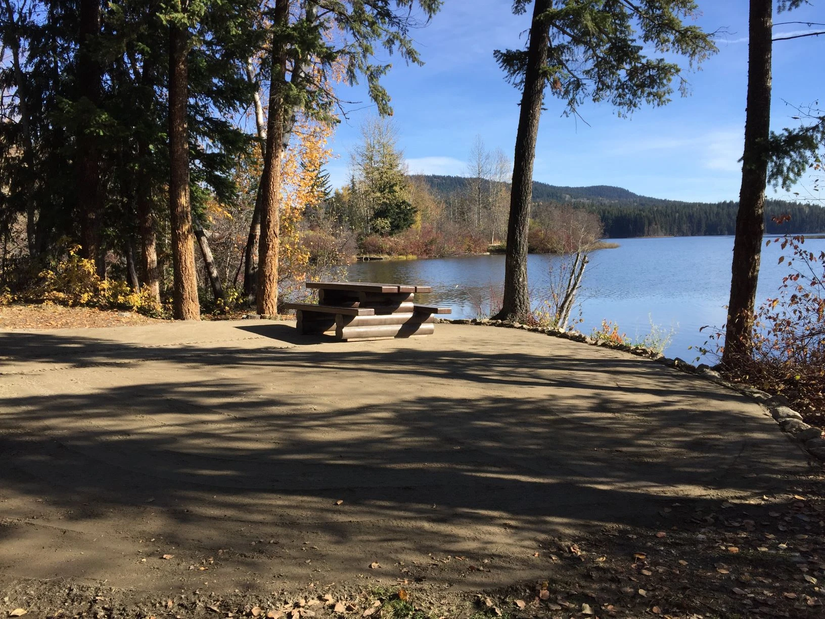 Photo: Recreation Sites and Trails BC. © Province of British Columbia, licensed under the Open Government Licence – British Columbia. Howard Lake