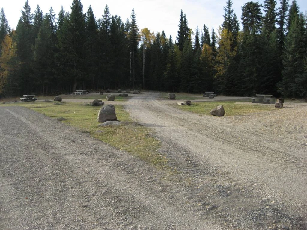 Photo: Recreation Sites and Trails BC. © Province of British Columbia, licensed under the Open Government Licence – British Columbia. Dugan Lake, photo 3