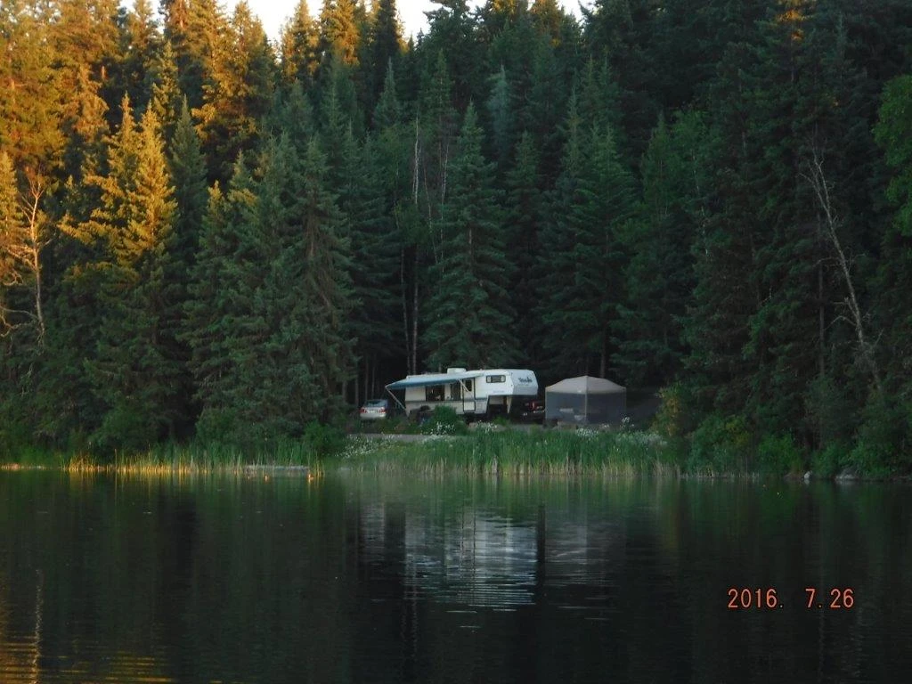 Photo: Recreation Sites and Trails BC. © Province of British Columbia, licensed under the Open Government Licence – British Columbia. Dugan Lake, photo 10
