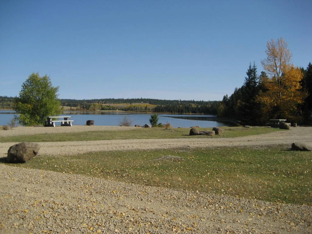 Photo: Recreation Sites and Trails BC. © Province of British Columbia, licensed under the Open Government Licence – British Columbia. Dugan Lake, photo 2