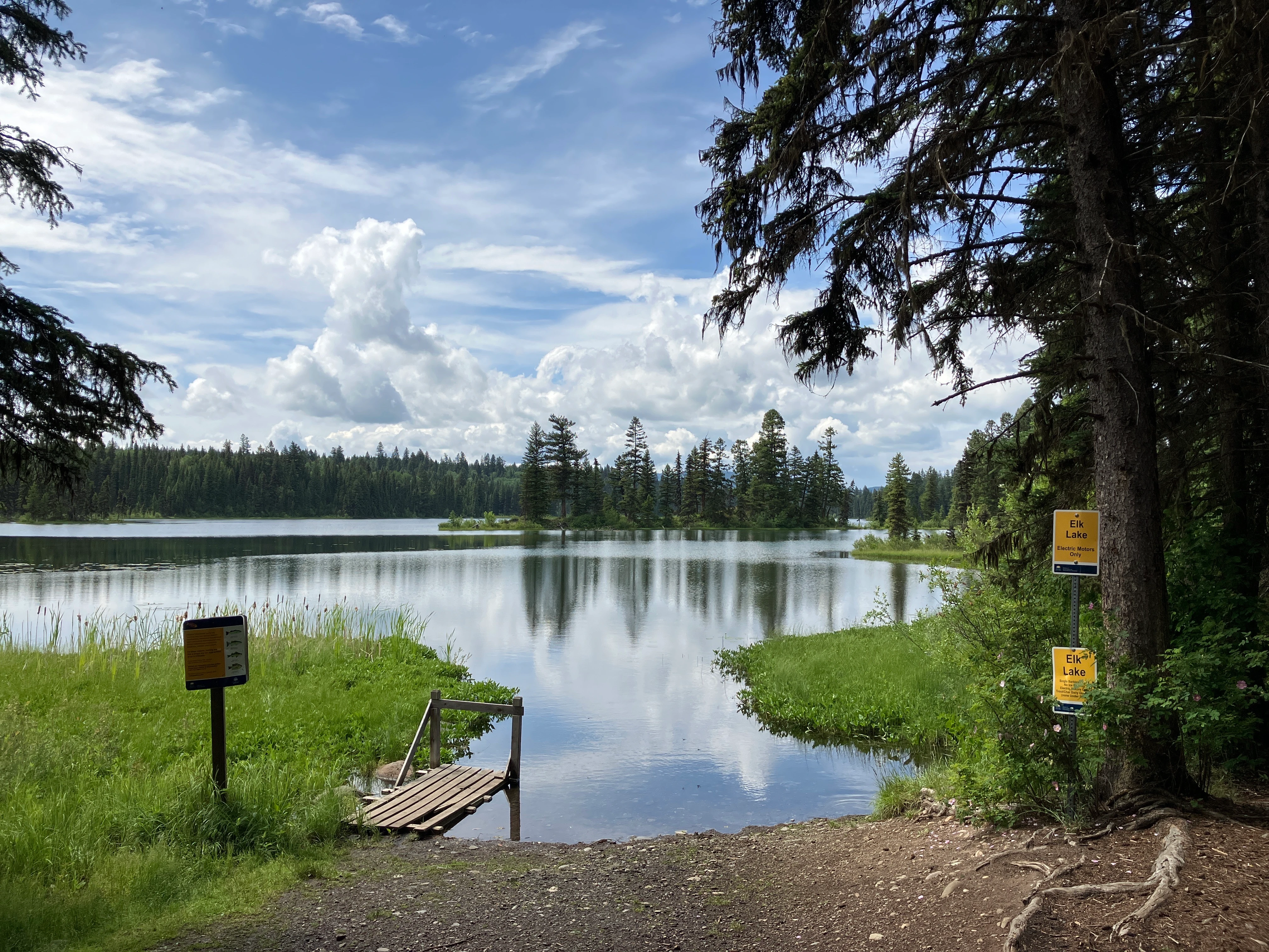 Photo: Recreation Sites and Trails BC. © Province of British Columbia, licensed under the Open Government Licence – British Columbia. Elk (Island) Lake