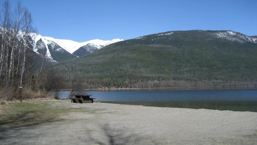 Photo: Recreation Sites and Trails BC. © Province of British Columbia, licensed under the Open Government Licence – British Columbia. Crooked Lake South, photo 7
