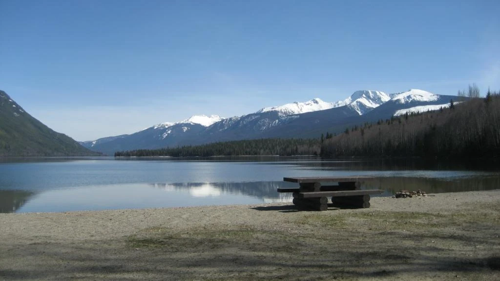 Photo: Recreation Sites and Trails BC. © Province of British Columbia, licensed under the Open Government Licence – British Columbia. Crooked Lake South, photo 8