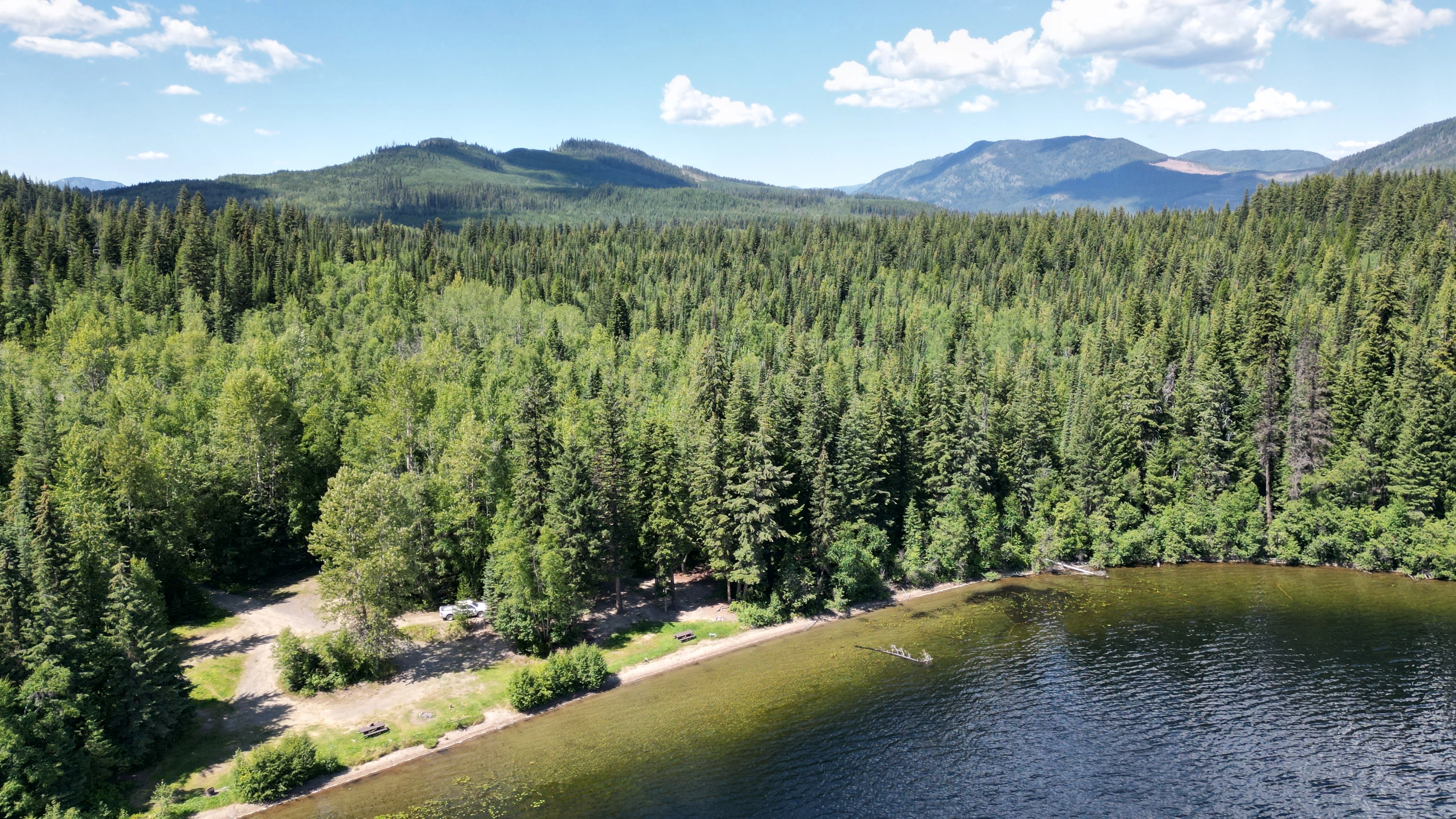 Photo: Recreation Sites and Trails BC. © Province of British Columbia, licensed under the Open Government Licence – British Columbia. Elbow Lake, photo 12