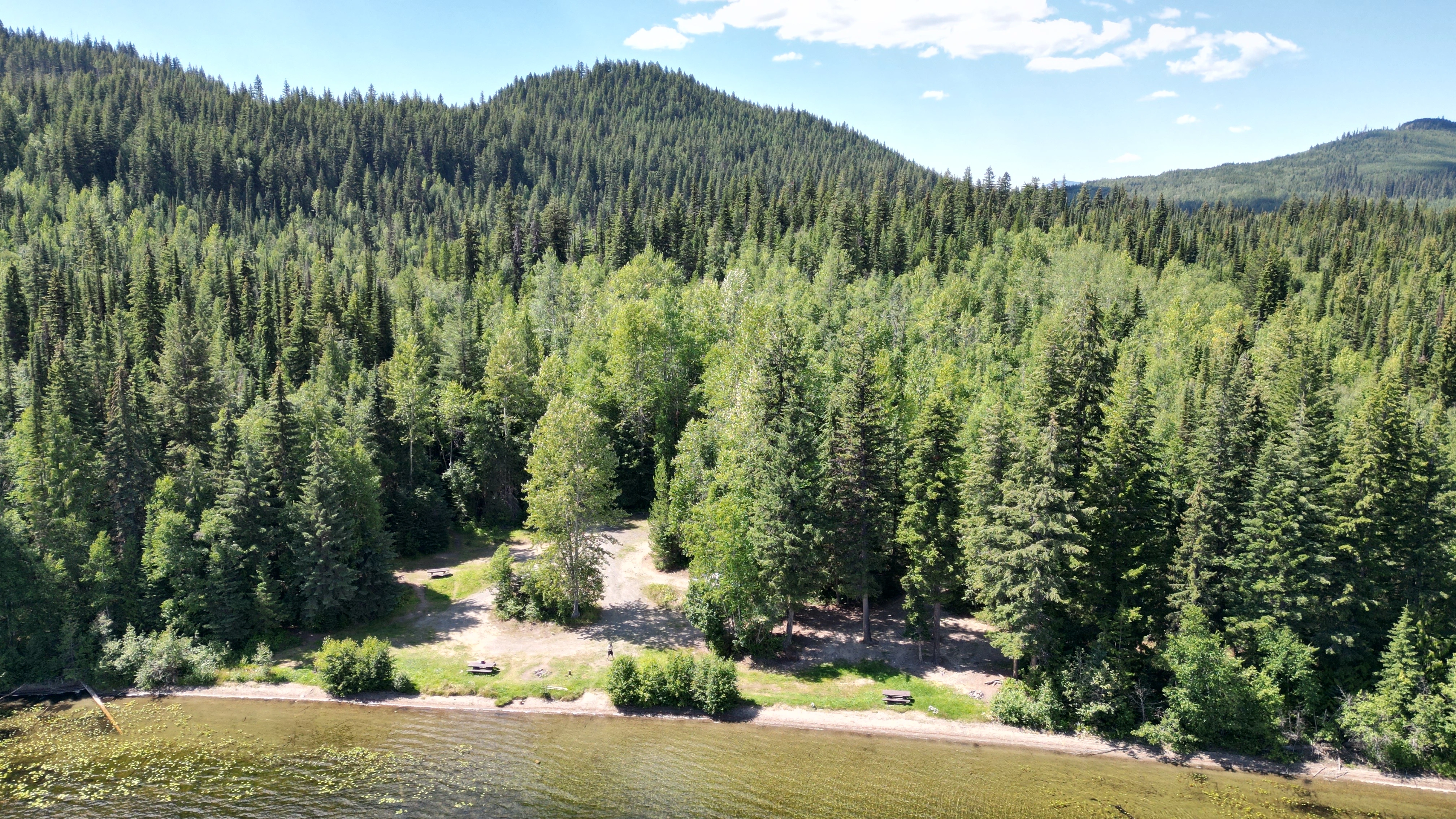 Photo: Recreation Sites and Trails BC. © Province of British Columbia, licensed under the Open Government Licence – British Columbia. Elbow Lake, photo 13
