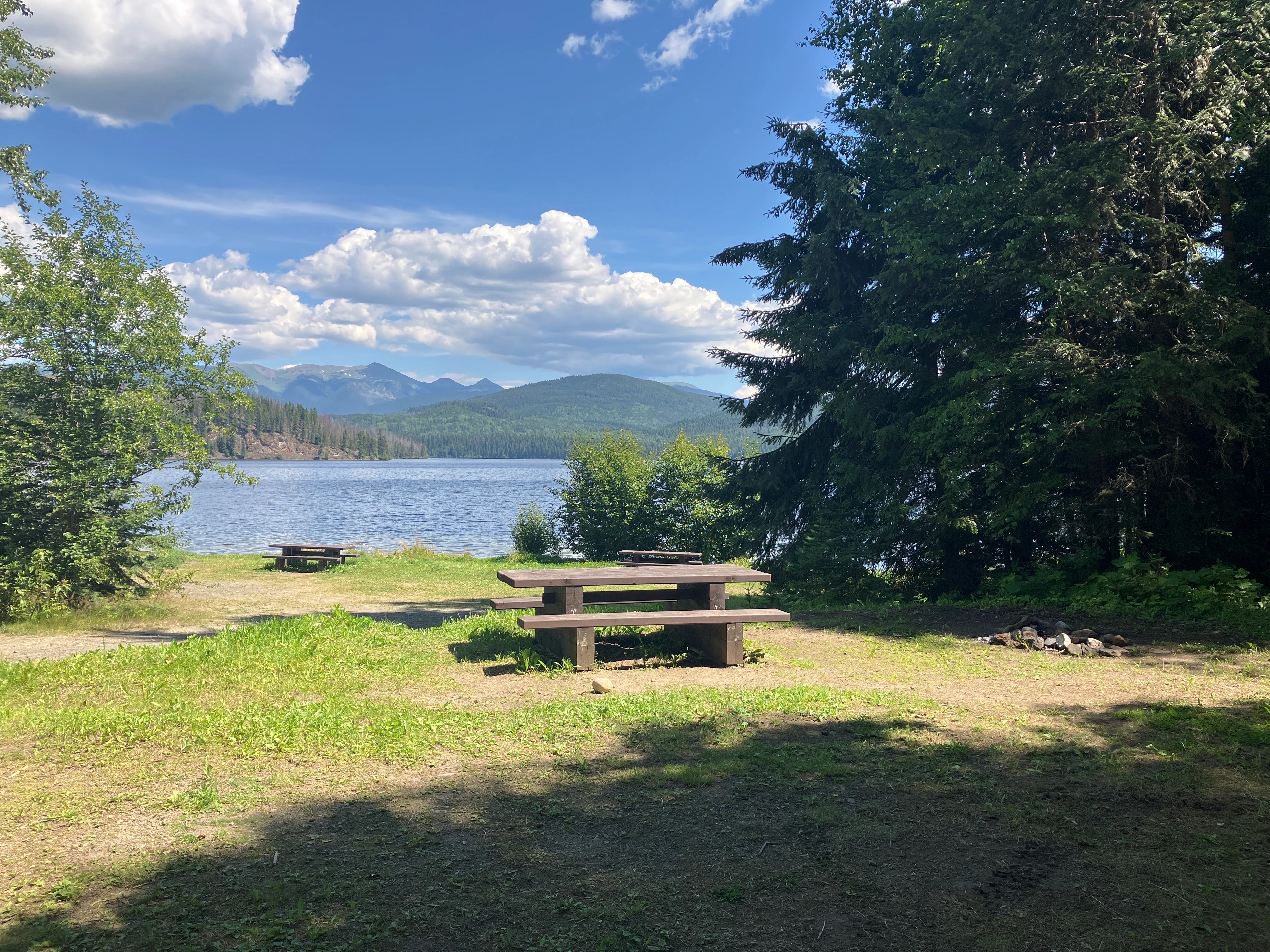Photo: Recreation Sites and Trails BC. © Province of British Columbia, licensed under the Open Government Licence – British Columbia. Elbow Lake, photo 9