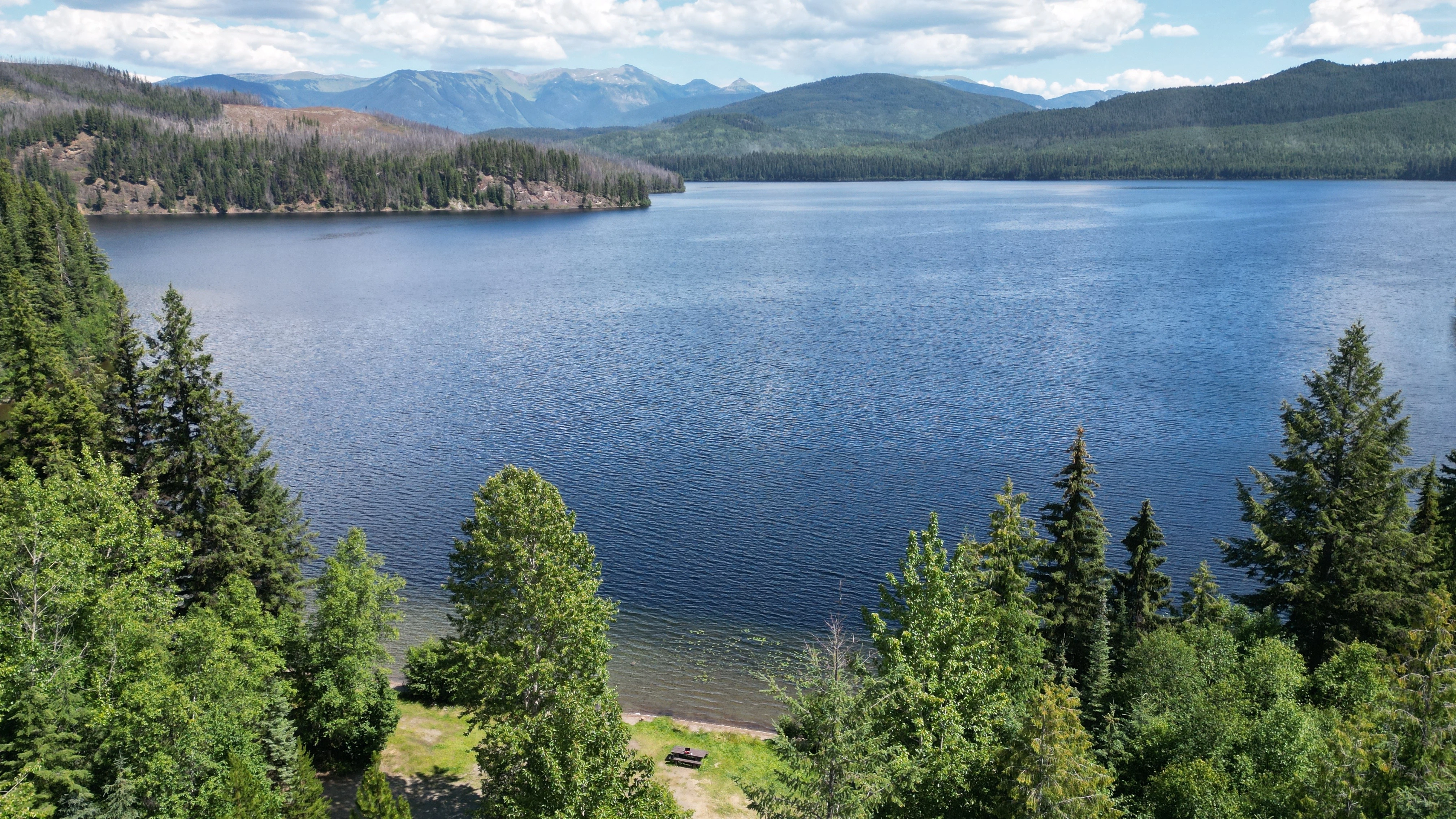 Photo: Recreation Sites and Trails BC. © Province of British Columbia, licensed under the Open Government Licence – British Columbia. Elbow Lake, photo 6