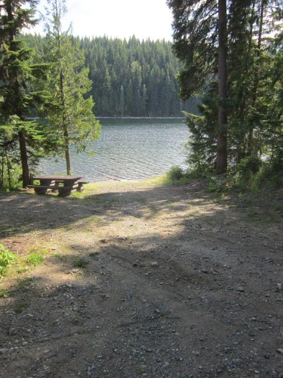 Photo: Recreation Sites and Trails BC. © Province of British Columbia, licensed under the Open Government Licence – British Columbia. Klinne Lake